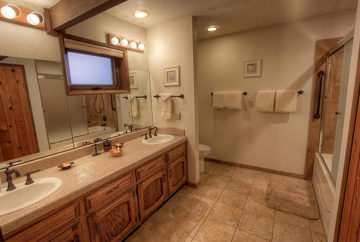 Dom wakacyjny Cyh1281- Tahoe Acres Home South Lake Tahoe Stany Zjednoczone Ameryki